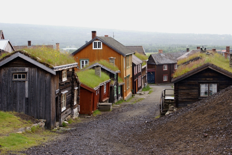 Sleggvegen in Røros in de moderne tijd. (foto Randi Hausken, cc by-sa 2.0)